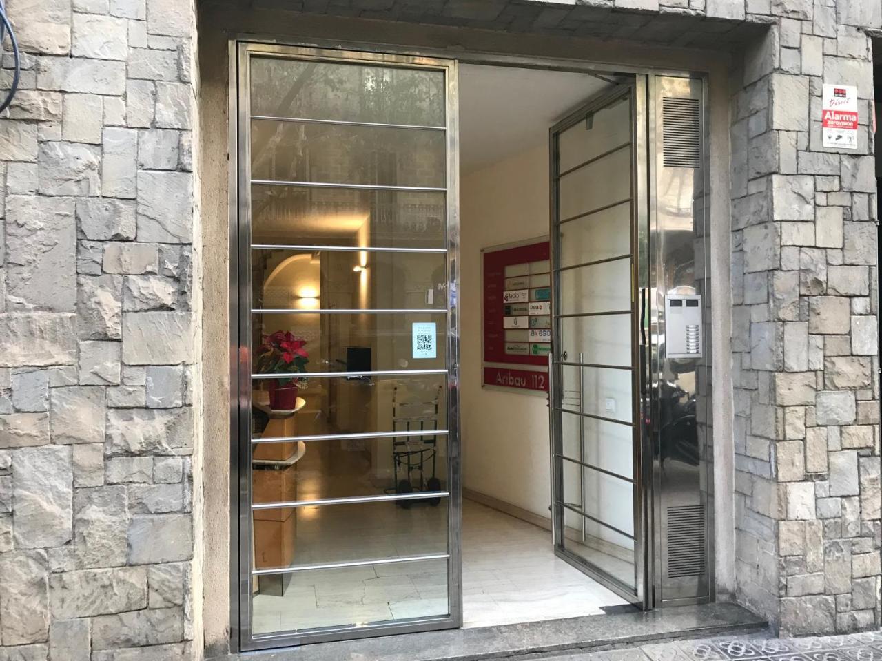 Fisa Rentals Aribau Barcelona Exteriér fotografie